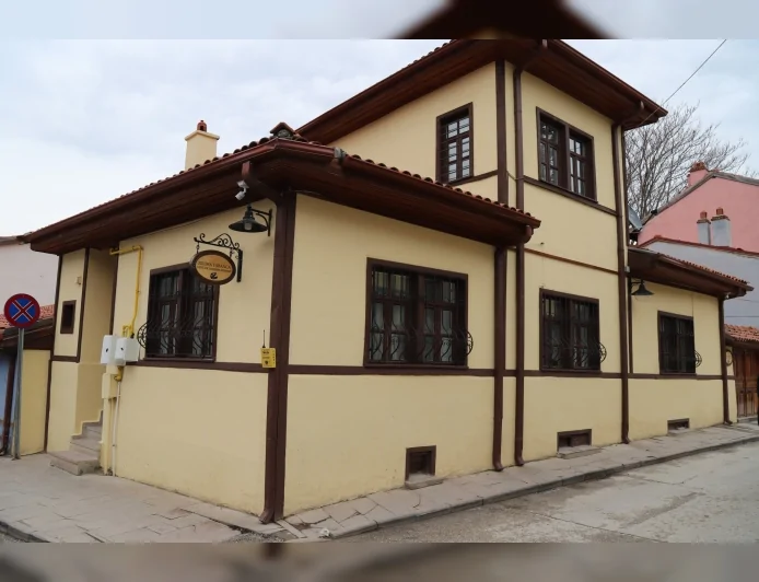 Eskişehir Büyükşehir Belediyesi Zeliha Tabanca Gençlik Danışma Merkezi’nde gençlere ücretsiz atölye programı başlatıyor