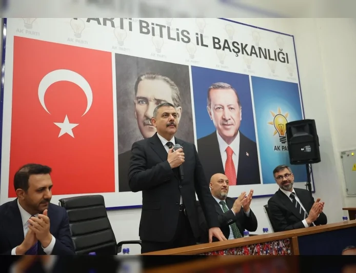İçişleri Bakanı Mustafa Çiftçi AK Parti Bitlis İl Başkanlığı ziyaretinde teşkilatla bir araya geldi