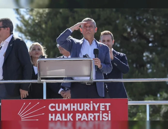 CHP Genel Başkanı Özgür Özel: “Sandıktan kaçmak milletten kaçmaktır, milletin önüne sandığı getir”
