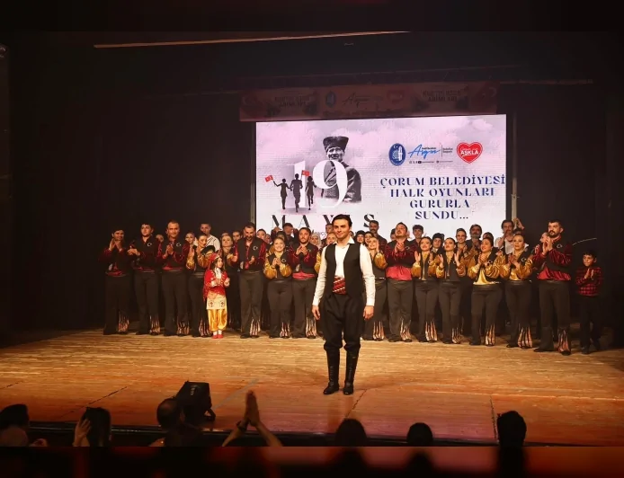 Çorum’da “Kurtuluşun Adımları Halk Oyunları Gecesi” ile 19 Mayıs ruhu sahneye taşındı