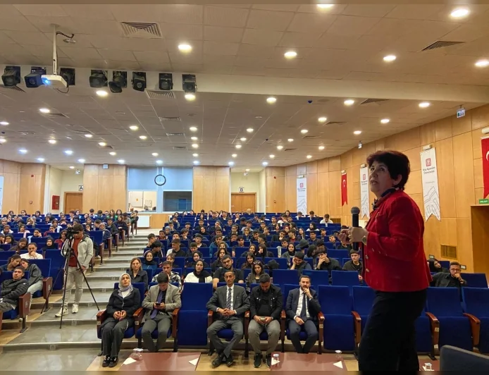 Muş’ta Düzenlenen Gençlik Zirvesinde Uyuşturucu, Teknoloji ve Kumar Bağımlılığı Masaya Yatırıldı