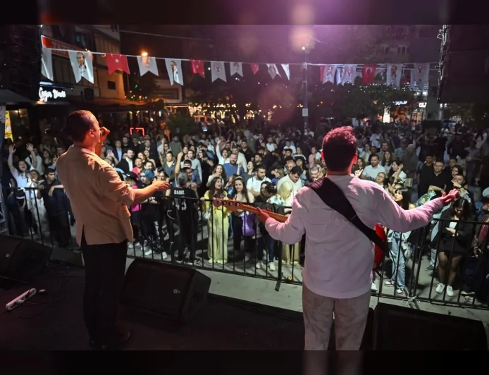 Bornova Belediyesi 19 Mayıs’ı konserler, spor turnuvaları ve gençlik etkinlikleriyle kutladı