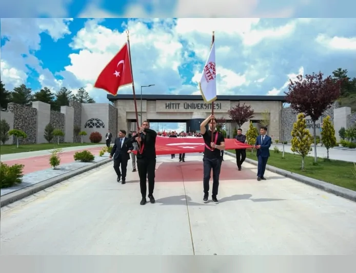 Hitit Üniversitesi’nde Şehitler İçin Vefa Yürüyüşü Düzenlendi