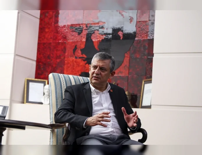 Özgür Özel, 110 milletvekilinin desteğiyle yeniden TBMM Grup Başkanı seçildi