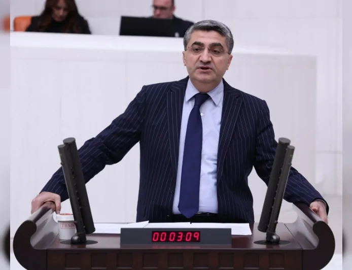 DEVA Partisi Genel Başkan Yardımcısı Mehmet Emin Ekmen: “Köklü kurumlar bu kadar kolay heba edilmemeli”