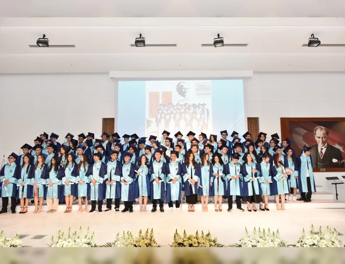 İAOSB Nedim Uysal MTAL’de Mezuniyet Coşkusu Yaşandı: 10 Öğrenciye Üniversite Bursu Desteği Açıklandı