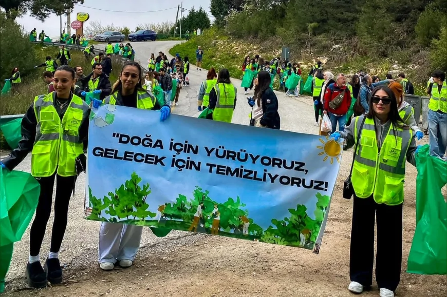 İzmir Bornova’da çevre temizliği etkinliği geniş katılımla gerçekleştirildi