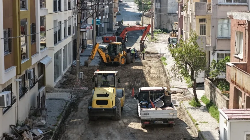 AYDIN BÜYÜKŞEHİR BELEDİYE BAŞKANI ÖZLEM ÇERÇİOĞLU SÖKE FATİH CADDESİ’NDE YOL YENİLEME ÇALIŞMALARINI SÜRDÜRÜYOR