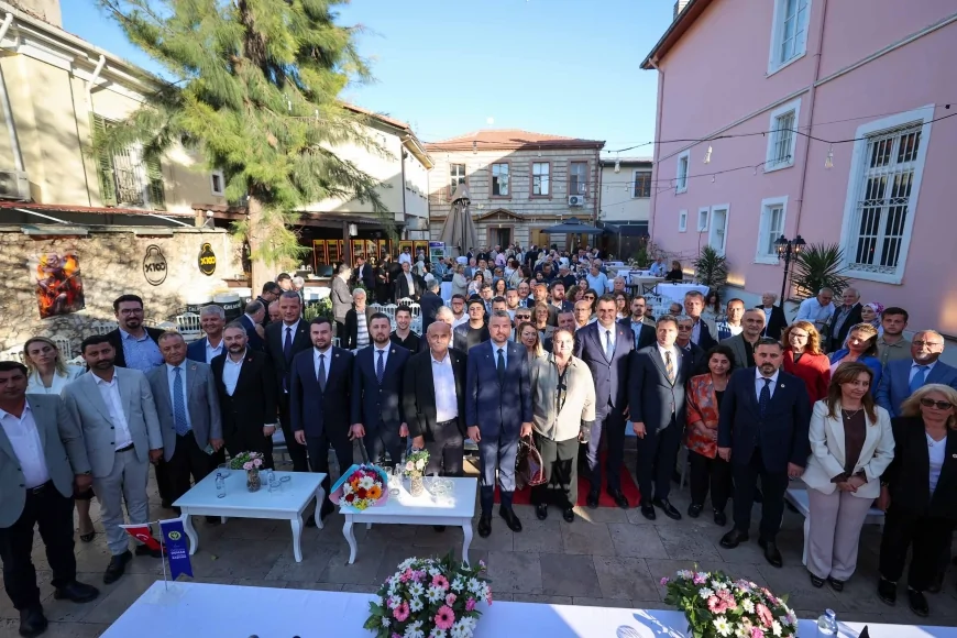 CHP Genel Başkan Yardımcısı Bihlun Tamaylıgil Buca’daki Balkan buluşmasında “Biz bu ülkenin çimentosuyuz” dedi