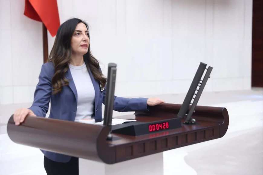 CHP Genel Başkan Yardımcısı Nurhayat Altaca Kayışoğlu: “Dövizle askerlik 8 bin euro, gençler vatandaşlıktan vazgeçmek zorunda kalıyor”