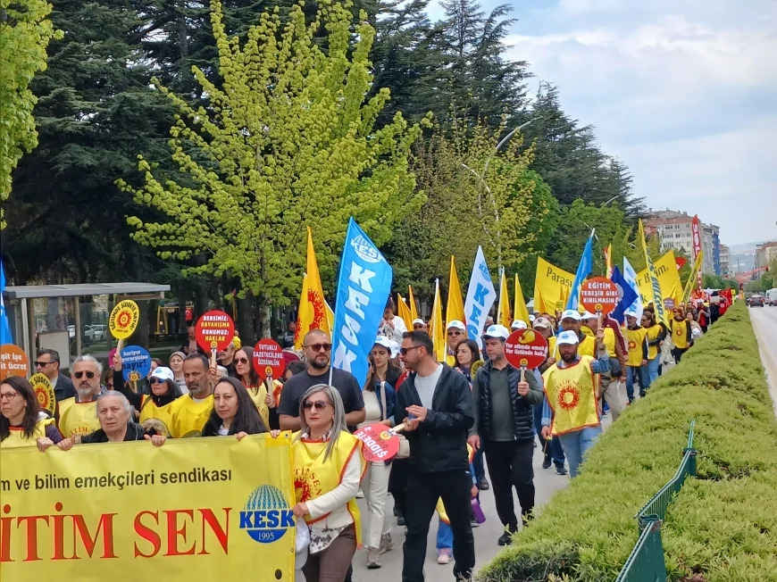 Çorum Kadeş Meydanı’nda 1 Mayıs Coşkusu Emek ve Dayanışma Buluşması Gerçekleşti