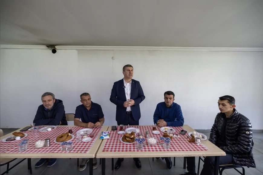 BURDUR BELEDİYE BAŞKANI ALİ ORKUN ERCENGİZ OSB’DE İŞÇİLERLE BULUŞTU “EMEĞİN KARŞILIĞI ADİL BİR DÜZENLE SAĞLANMALI”