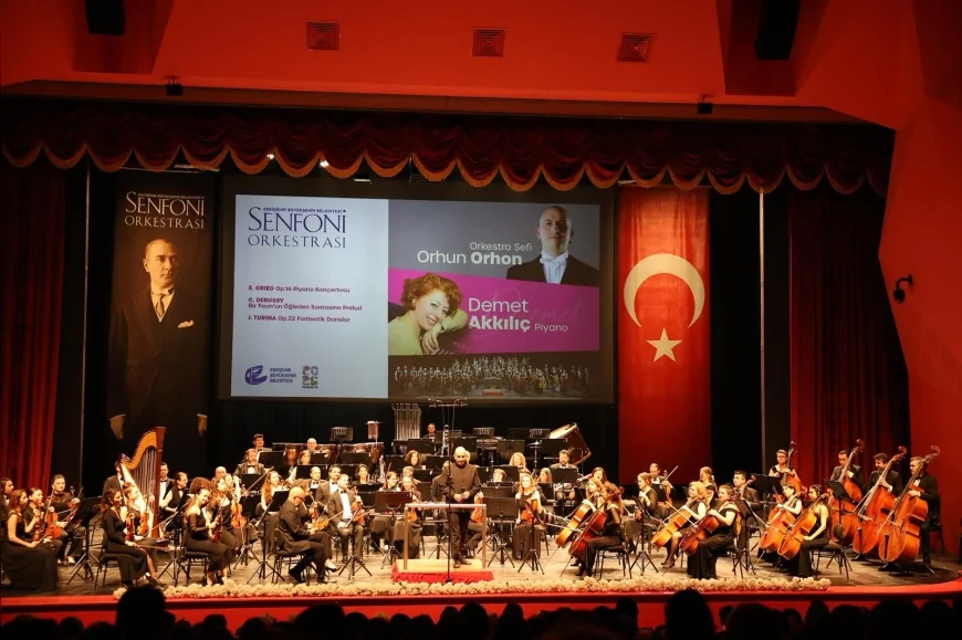 ESKİŞEHİR’DE SENFONİ ORKESTRASI KONSERİ KLASİK MÜZİKSEVERLERE UNUTULMAZ BİR GECE YAŞATTI