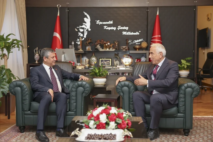 CHP Genel Başkanı Özgür Özel, CUMHA Cumhur Haber Ajansı ile Makamında Bir Araya Geldi