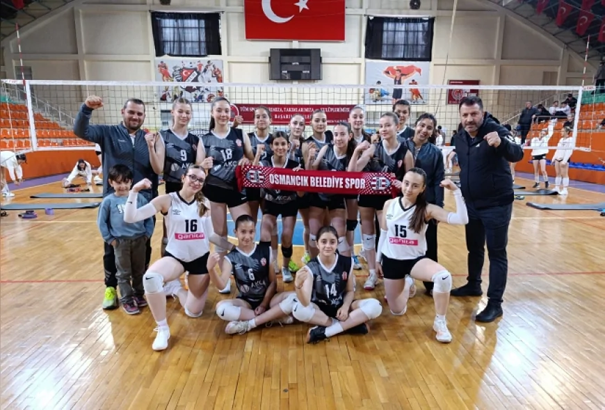 Osmancık Belediye Yıldız Kız Voleybol Takımı Çorum’da Üçte Üç Yaparak Yarı Finale Yükseldi