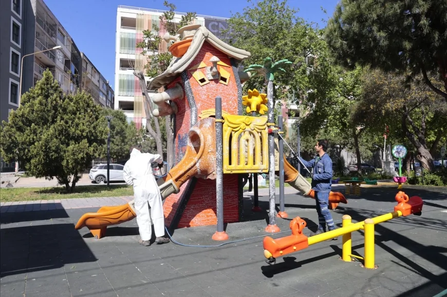 Konak Belediyesi Parklarda Yaz Hazırlığını Başlattı Temizlik Çalışmaları İlçeye Yayılıyor