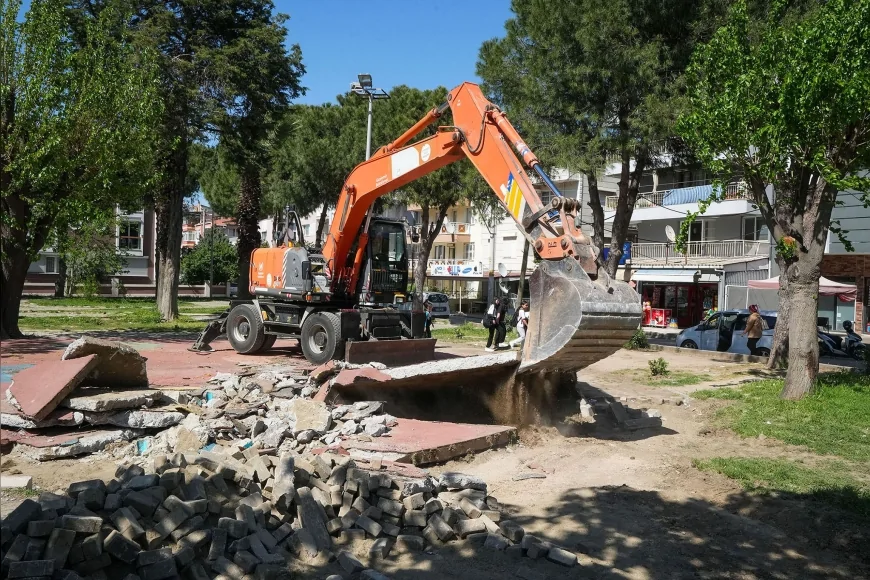 Gaziemir Belediyesi Şehit Ferit Yaşarlar Parkı’nı Baştan Sona Yeniliyor Modern Alan Oluşturuluyor