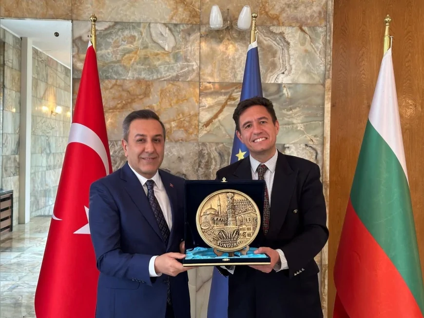 Sungurlu Belediye Başkanı Muhsin Dere Bulgaristan Büyükelçisi Anguel Tcholakov ile iş birliği görüşmesi gerçekleştirdi