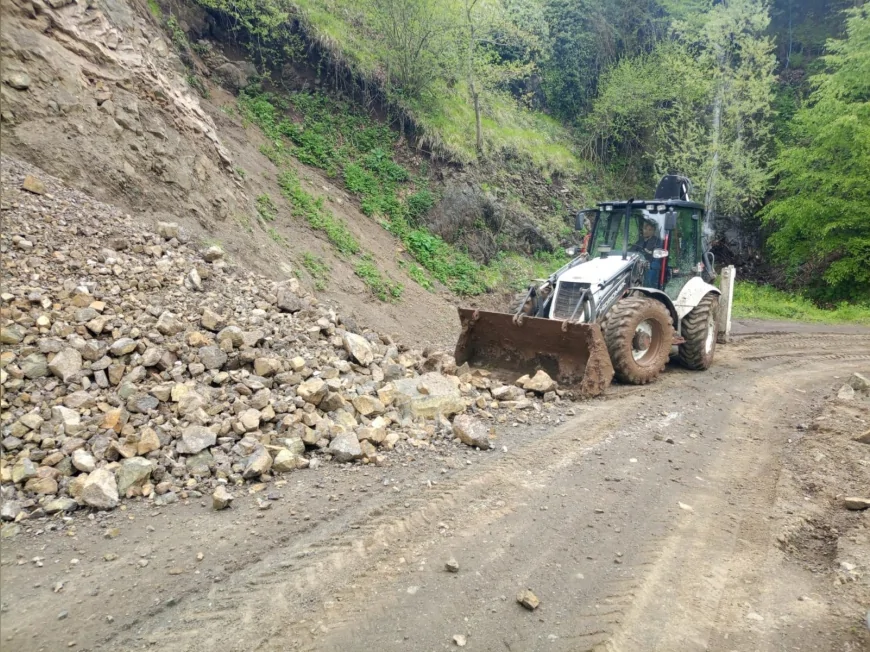 ORDU’DA KUVVETLİ YAĞIŞ SONRASI 120’YE YAKIN HEYELAN MEYDANA GELDİ YOLLAR İÇİN BÜYÜKŞEHİR EKİPLERİ SEFERBER OLDU