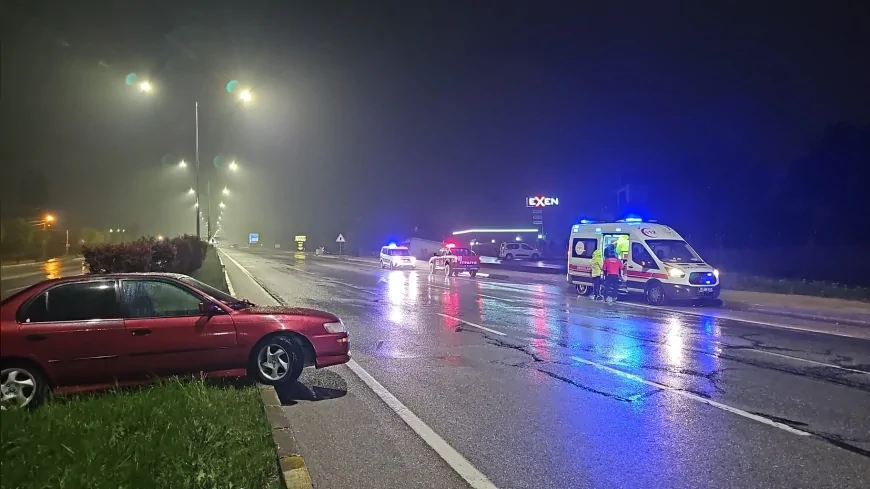 Çorum’da yağmurda kontrolden çıkan otomobil orta refüje çarptı 1 kişi yaralandı