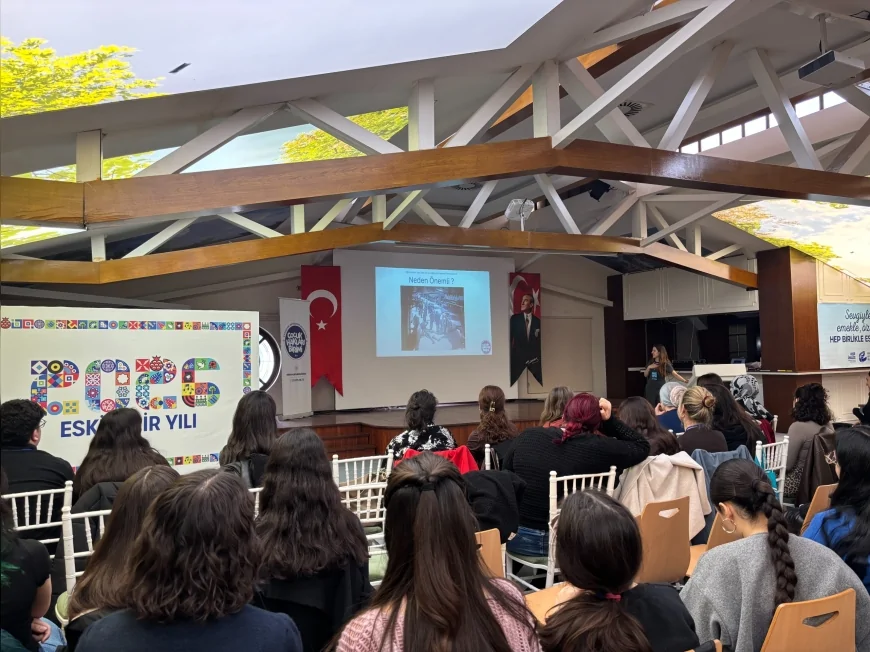 ESKİŞEHİR BÜYÜKŞEHİR BELEDİYESİ HALLER’DE DÜZENLEDİĞİ ZİRVEDE OKUL ÖNCESİ EĞİTİMİ ELE ALDI
