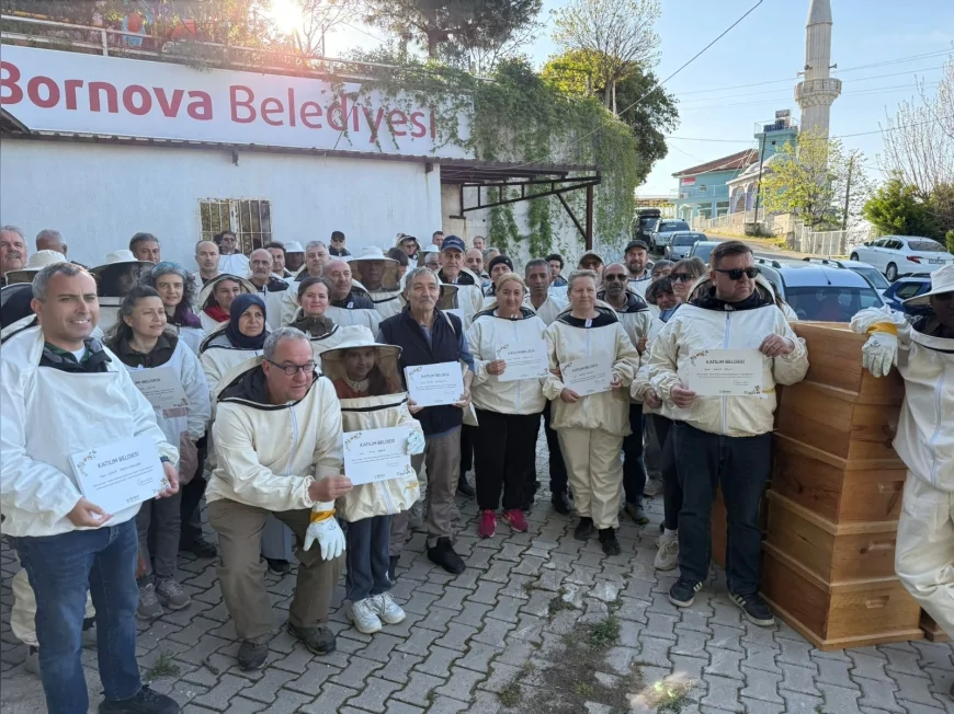 Bornova Belediyesi Arıcılık Kursu Tamamlandı 80 Kursiyere Kovan ve Ekipman Desteği Sağlandı