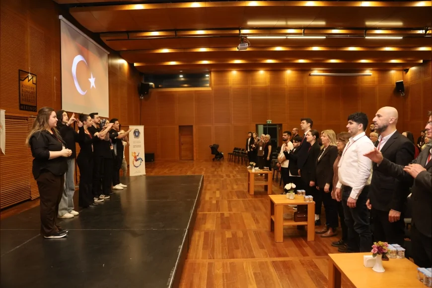 Bursa Büyükşehir Belediyesi’nin Dayanışma Konferansı’nda Özel Gereksinimli Bireyler Ve Hayvan Hakları İçin Farkındalık Çağrısı Yapıldı