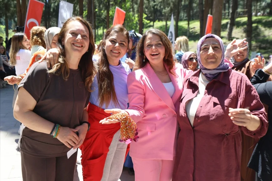 Yunusemre’de Hıdırellez ve Anneler Günü coşkusu Süreyya Tabiat Parkı’nda buluştu