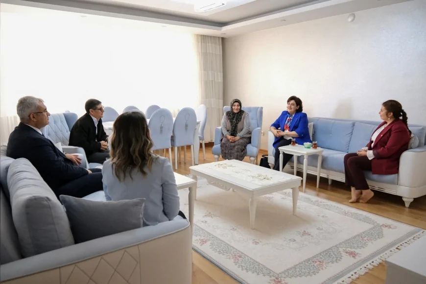 Adana Valisi Mustafa Yavuz’un Eşi Süreyya Yavuz’dan Şehit Annelerine Anneler Günü Öncesi Anlamlı Ziyaret