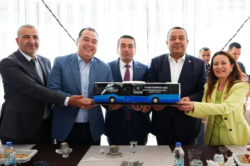 Manisa Büyükşehir Belediye Başkanı Besim Dutlulu Saruhanlı’da Ulaşım Esnafına “Yıllık 1,2 Milyar Lira Destek Sağlıyoruz” Dedi