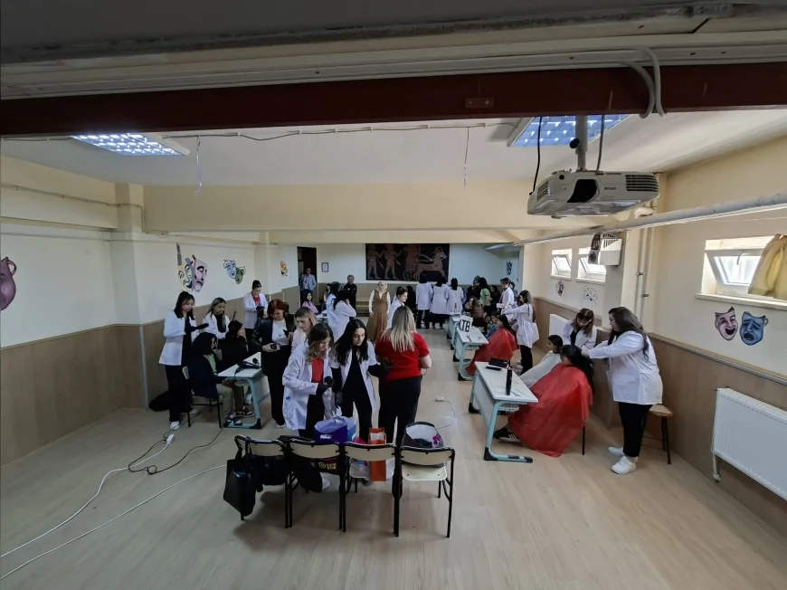 Çorum’da meslek lisesi öğrencileri çocuklara ücretsiz saç kesimi yaptı