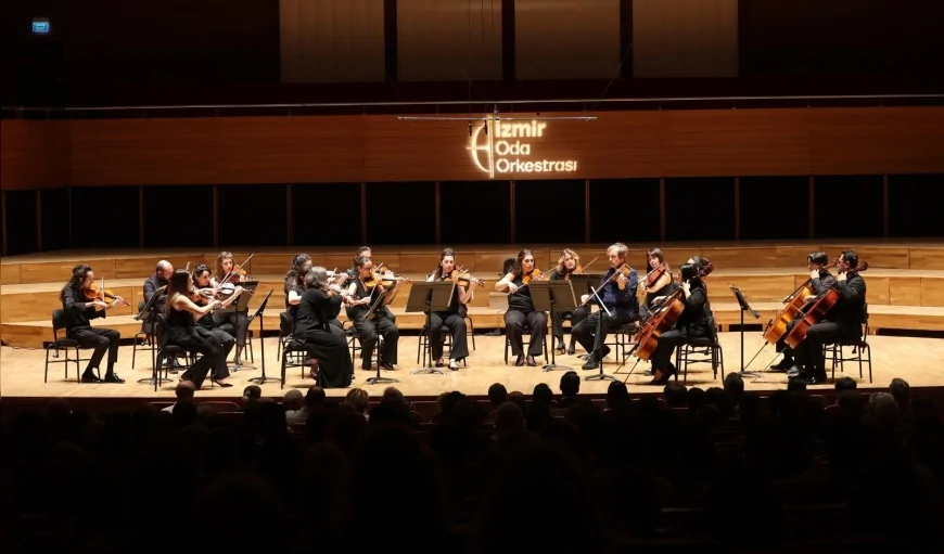 İzmir Oda Orkestrası Ahmed Adnan Saygun Sanat Merkezi’nde Jana Kuss ve William Coleman ile sahne aldı