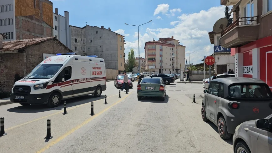 Çorum’da otomobil ile motosiklet çarpıştı, kadın sürücü hastaneye kaldırıldı
