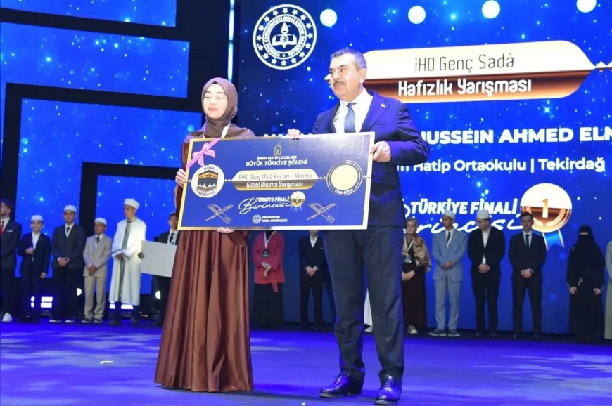 Millî Eğitim Bakanı Yusuf Tekin’in Katıldığı Şölende Çorumlu Yağmur Elif Saraç Türkiye Birincisi Oldu
