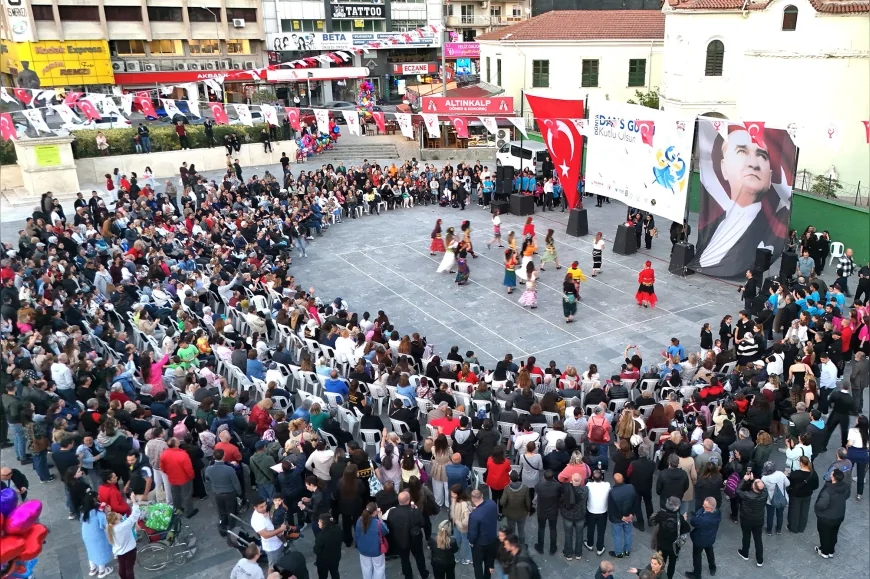 Bornova Cumhuriyet Meydanı’nda Hıdırellez coşkusu dans gösterileriyle kutlandı