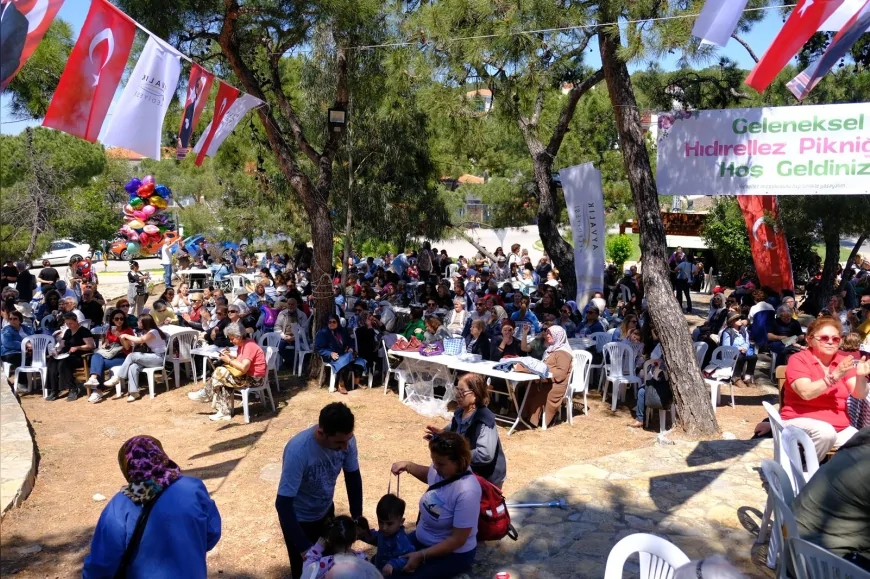 Ayvalık’ta Binlerce Kişinin Katıldığı Hıdırellez Şenliğinde Baharın Coşkusu Yaşandı