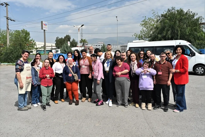 Bornova Belediyesi’nin Düzenlediği Etkinlikte Özel Bireyler Atıkları Sanata Dönüştürdü