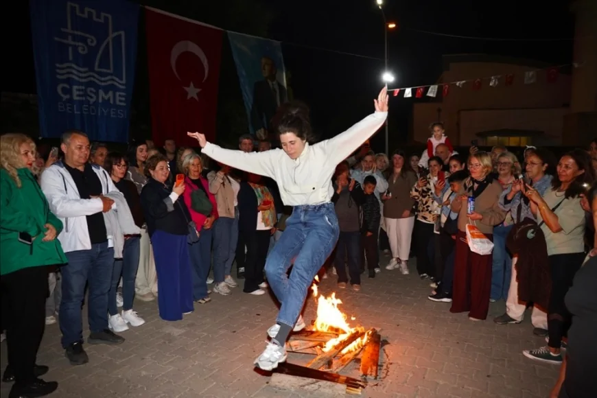 Çeşme’de Üç Ayrı Noktada Yakılan Hıdırellez Ateşleriyle Bahar Coşkusu Yaşandı