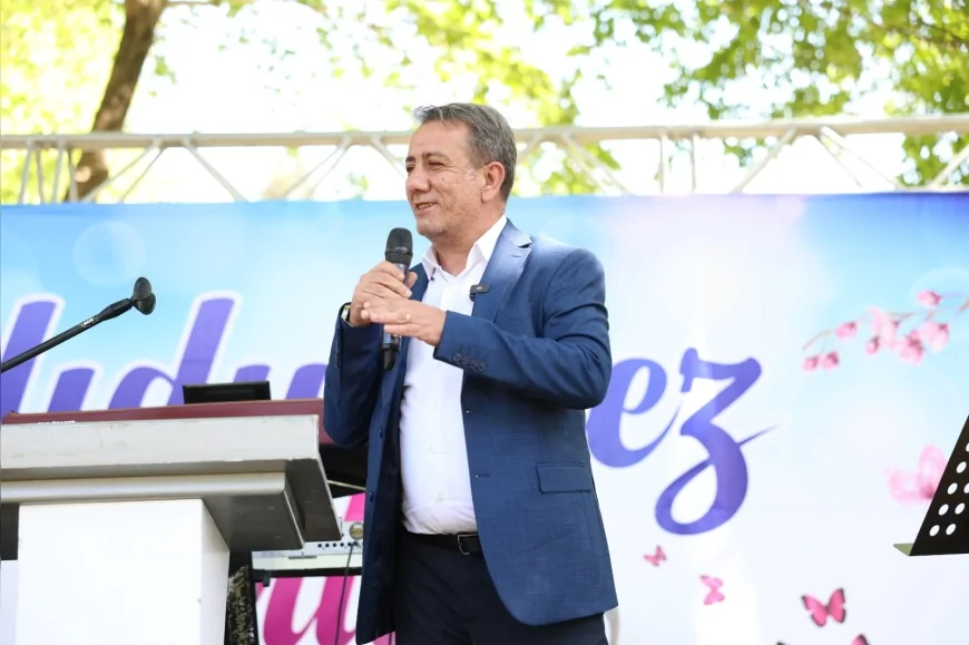 Efeler Belediye Başkanı Anıl Yetişkin: “Çiçekleri koparabilirsiniz ama baharın gelişini engelleyemezsiniz”