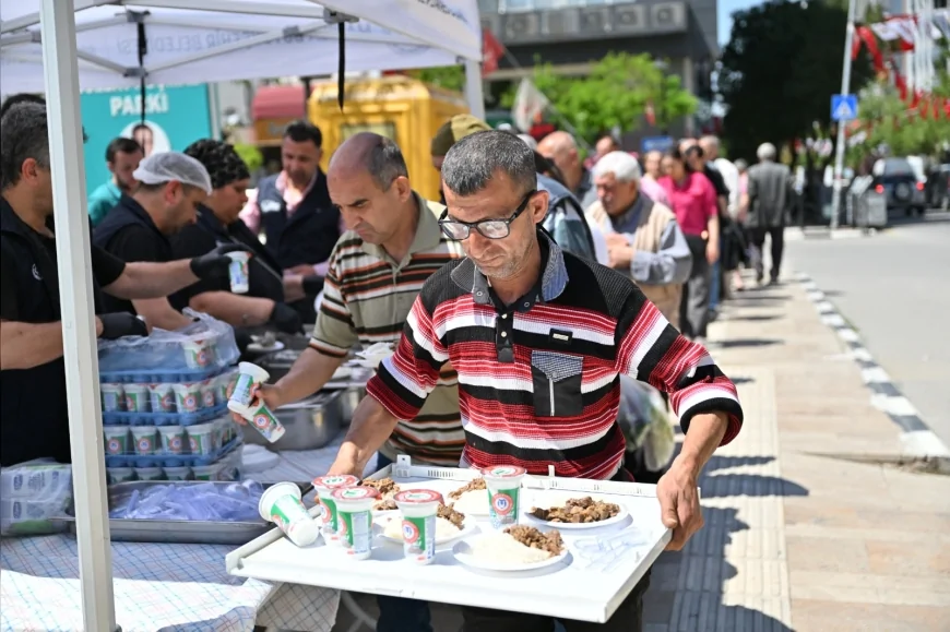Manisa Büyükşehir Belediyesi Dilek Mahallesi’nin Kahraman Şehitlerini Dualarla Andı