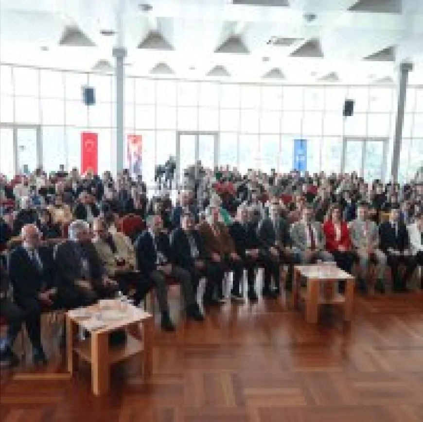 Bursa Büyükşehir Belediyesi’nin düzenlediği sempozyumda Anadolu’nun seramik mirası ele alındı