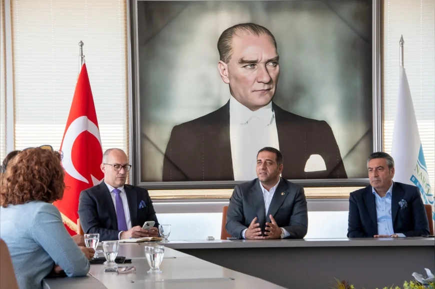 Narlıdere Belediye Başkanı Erman Uzun muhtarlarla ortak akıl toplantısında buluştu