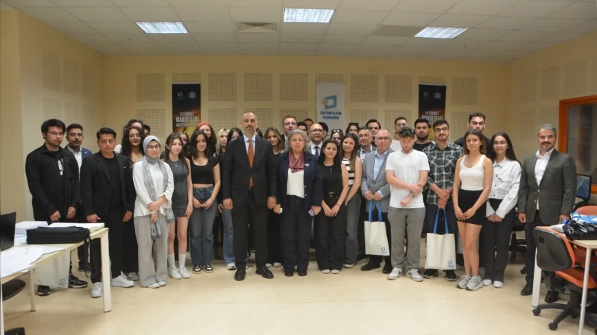 EÜ İletişim Fakültesinde düzenlenen 15 Temmuz atölyesinde milli irade manşetlere taşındı