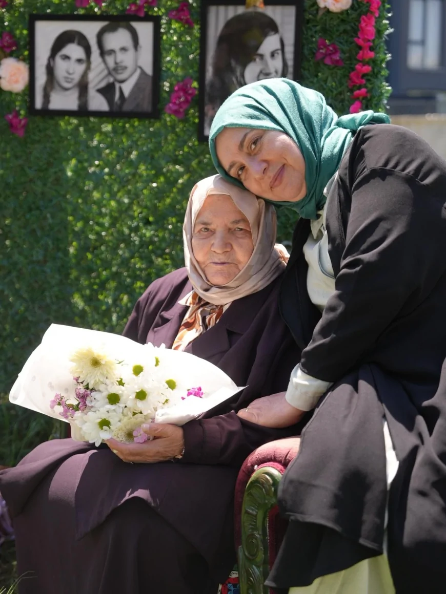 Düzce Belediyesi Alzheimer Merkezi’nde Anneler Günü şarkılar ve çiçeklerle kutlandı