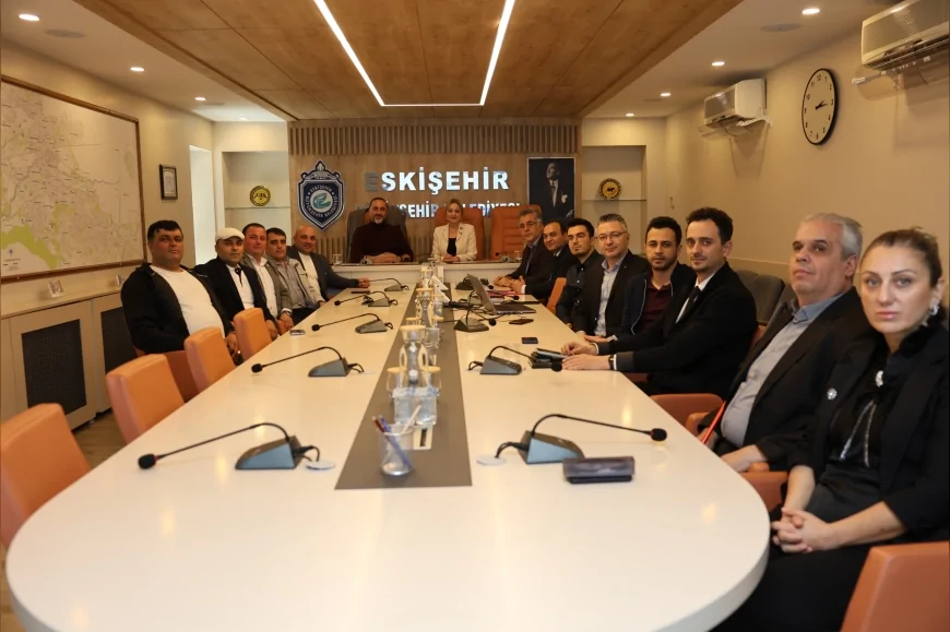 Eskişehir Büyükşehir Belediyesi Kurtuluş Kapalı Pazar Yeri Projesi İçin Pazarcılar Odasıyla Ortak Akıl Toplantısı Düzenledi!