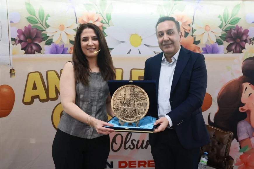Eğitimci-Yazar Dilek Cesur’un Katıldığı Sungurlu’daki Anneler Günü Programına Yoğun İlgi