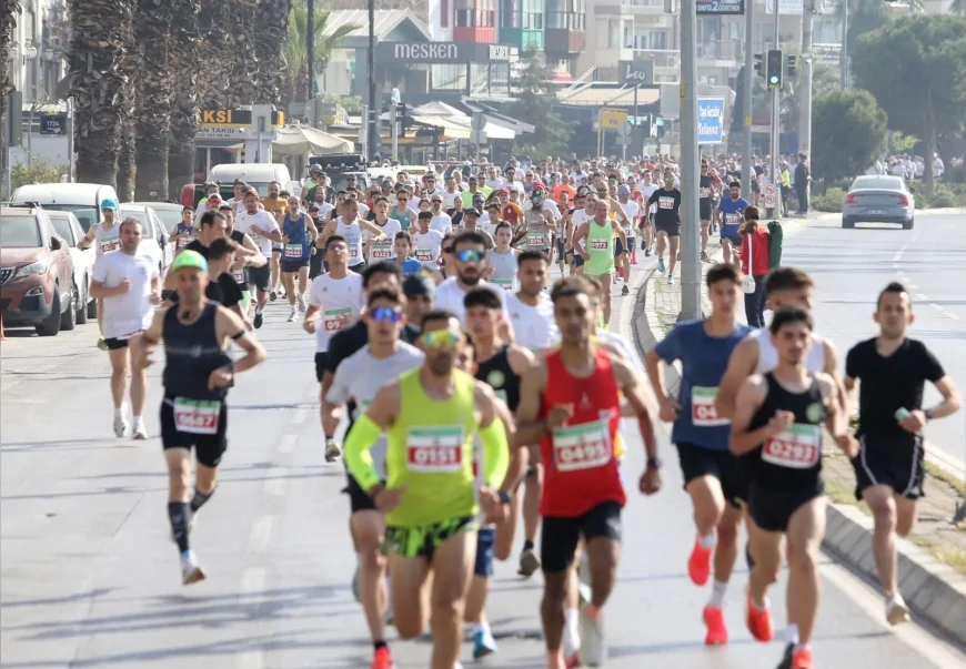 İzmir Karşıyaka’da 37. Zübeyde Hanım Koşusu büyük katılımla gerçekleştirildi