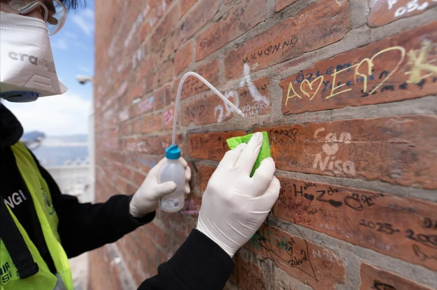 İzmir Büyükşehir Belediyesi Tarihi Asansör’de vandalizme karşı “kentin hafızasını koruma” çalışması yürütüyor