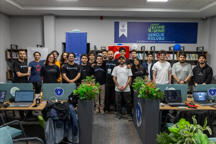 Bursa’da Düzenlenen Teknoloji Maratonunda Genç Yazılımcılar Yapay Zeka Projeleri Geliştirdi