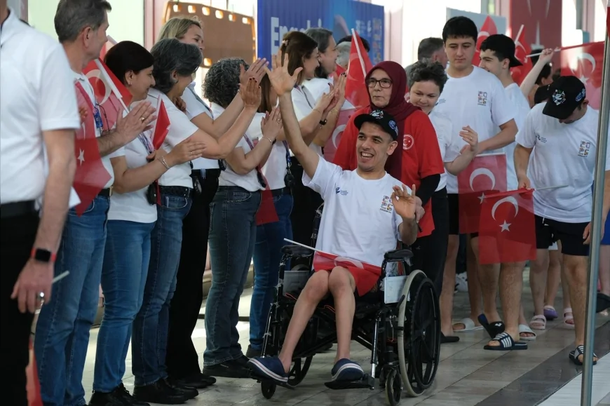 Eskişehir’de Engelsiz Kulaçlar Yarışları’nda Özel Sporcuların Performansı Alkış Aldı